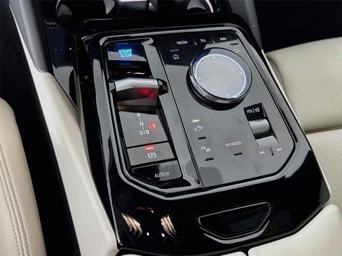 Used 2024 BMW i5 eDrive40i w/ M Sport Package RWD image 19