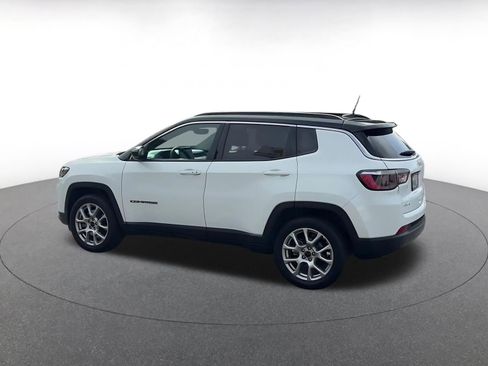 Used 2025 Jeep Compass Limited image 10