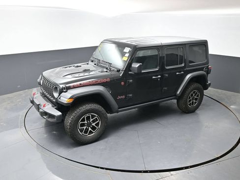 Used 2025 Jeep Wrangler Unlimited Rubicon AWD/4WD image 18