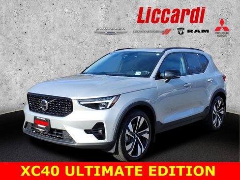 Used 2024 Volvo XC40 B5 Ultimate image 3