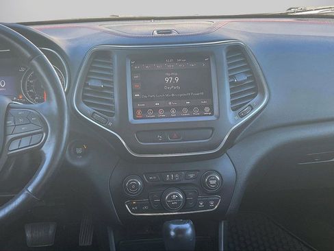 Used 2019 Jeep Cherokee Trailhawk w/ Comfort/Convenience Group image 13