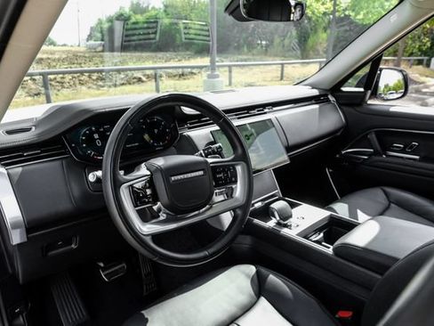 Used 2024 Land Rover Range Rover Long Wheelbase SE AWD/4WD image 2