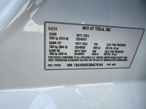 Used 2024 Tesla Model Y Long Range AWD/4WD image 26