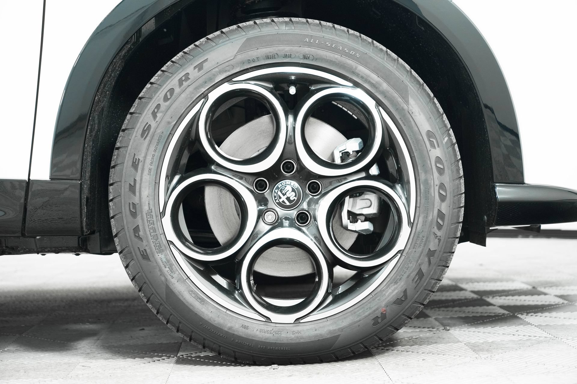 Used 2025 Alfa Romeo Tonale AWD/4WD image 9