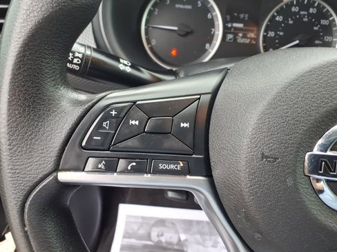 Used 2021 Nissan Kicks S FWD image 7