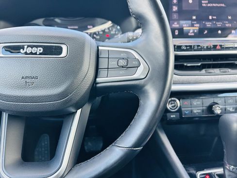 Used 2022 Jeep Compass Latitude image 14