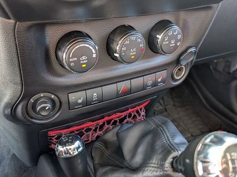 Used 2017 Jeep Wrangler Unlimited Rubicon image 23