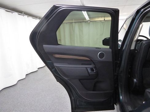 Used 2017 Land Rover Discovery HSE image 30