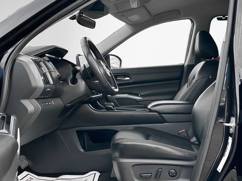 Used 2023 Nissan Pathfinder SL image 12