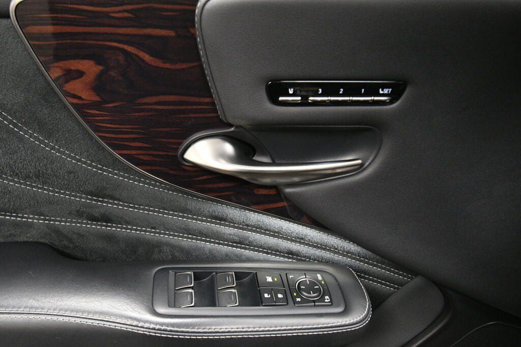 Used 2023 Lexus LS 500 AWD image 12