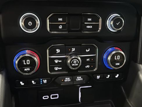 Used 2024 GMC Yukon AT4 w/ AT4 Premium Package AWD/4WD image 31