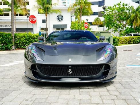 Used 2020 Ferrari 812 Superfast RWD image 4