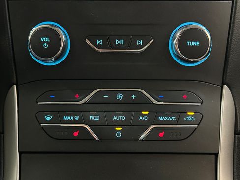 Used 2020 Ford Edge SEL w/ Convenience Package AWD/4WD image 9