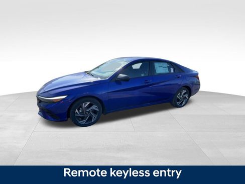 New 2025 Hyundai Elantra SEL image 9