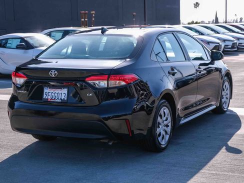 Used 2023 Toyota Corolla LE FWD image 4