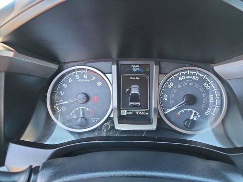 Used 2018 Toyota Tacoma SR5 AWD/4WD image 26