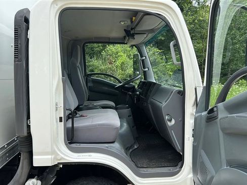 Used 2018 Isuzu NPR RWD image 41