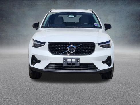 New 2026 Volvo XC40 B5 Plus w/ Protection Package Premier image 2