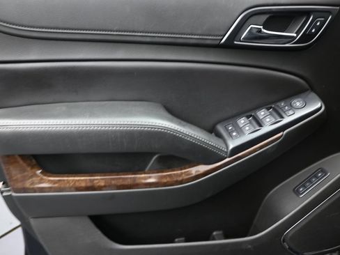 Used 2019 Chevrolet Suburban LT AWD/4WD image 11