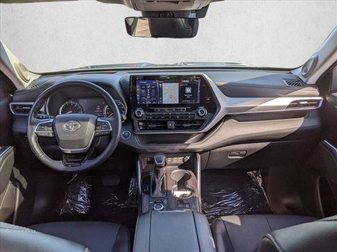 Used 2022 Toyota Highlander Platinum AWD/4WD image 18
