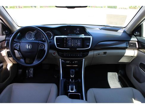 Used 2017 Honda Accord EX-L image 10