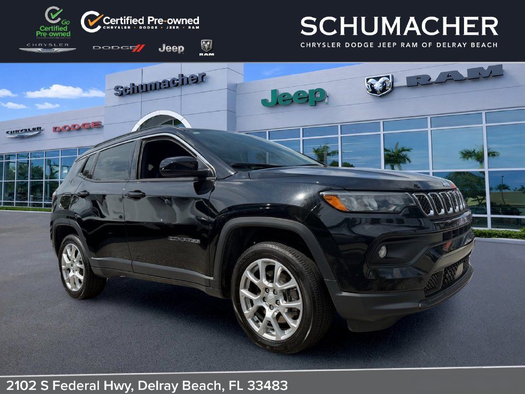 Certified 2024 Jeep Compass Latitude AWD/4WD image 1