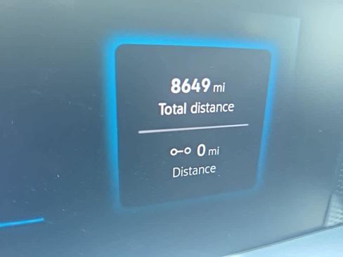 Used 2025 Volkswagen Tiguan SE R-Line image 6