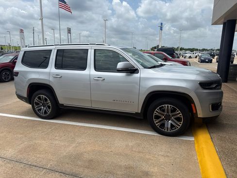 Used 2022 Jeep Wagoneer Series III w/ Premium Group I AWD/4WD image 10