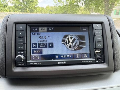 Used 2011 Volkswagen Routan SE FWD image 16