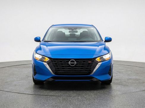 Used 2025 Nissan Sentra SV image 2