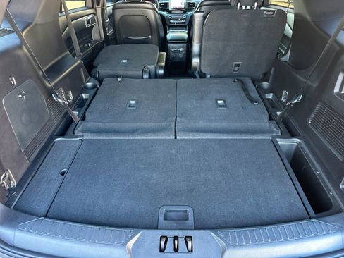 Used 2020 Ford Explorer XLT w/ Equipment Group 202A image 18