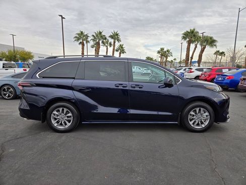 Used 2024 Toyota Sienna LE image 7