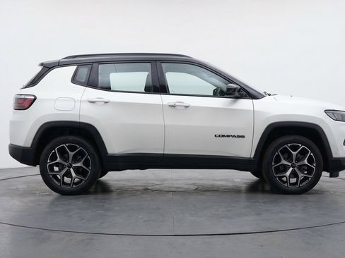 Used 2025 Jeep Compass Limited AWD/4WD image 11