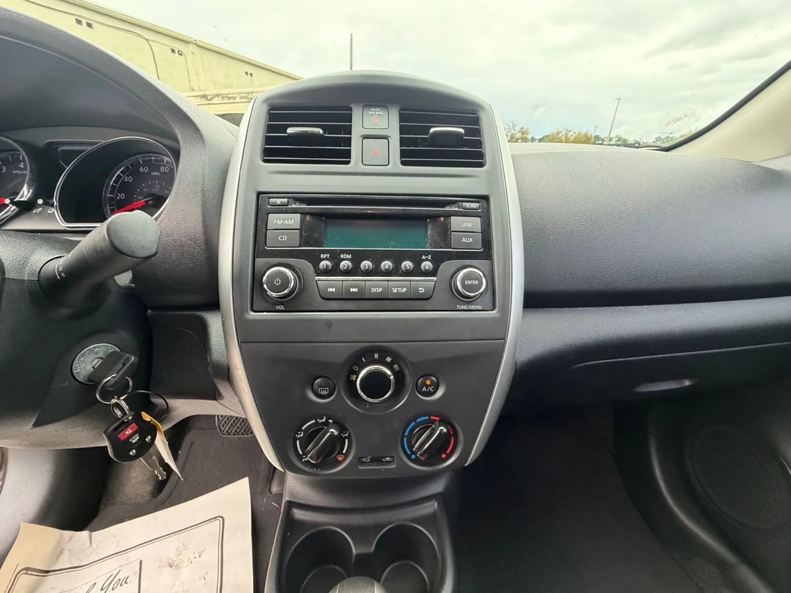 Used 2015 Nissan Versa SV FWD image 17