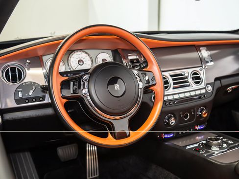 Used 2018 Rolls-Royce Dawn RWD image 40