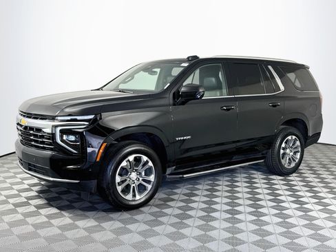 Used 2025 Chevrolet Tahoe LS RWD image 4