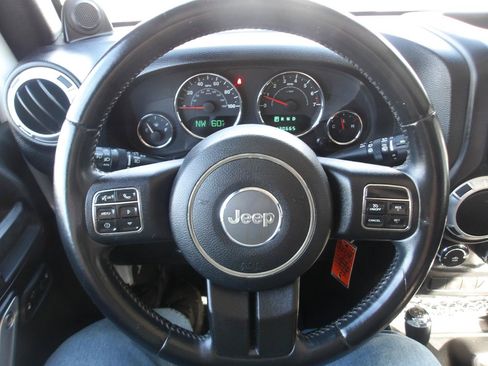 Used 2012 Jeep Wrangler Unlimited Sahara w/ Connectivity Group AWD/4WD image 14