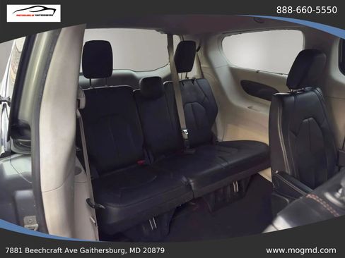 Used 2017 Chrysler Pacifica Touring-L FWD image 28