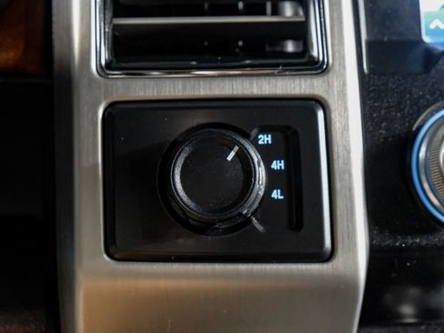 Used 2020 Ford F450 Platinum w/ FX4 Off-Road Package image 26