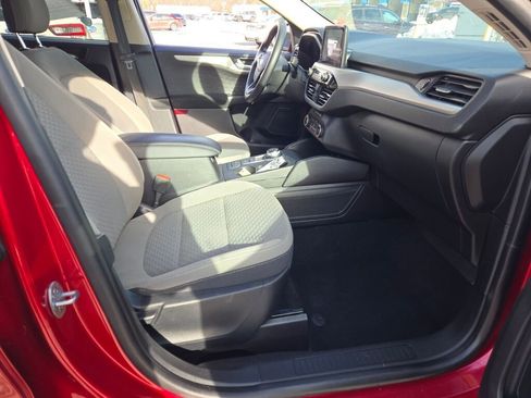 Used 2020 Ford Escape SE image 6