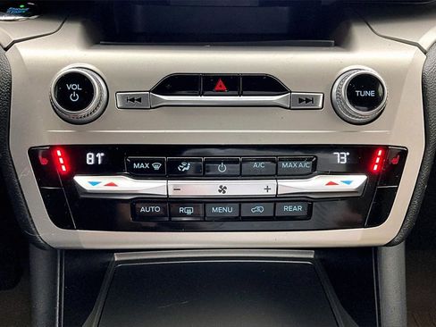 Used 2021 Ford Explorer XLT image 32