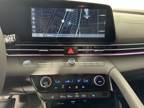 Used 2025 Hyundai Elantra SEL FWD image 21