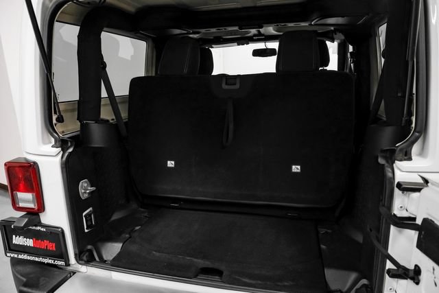Used 2018 Jeep Wrangler Sahara w/ Connectivity Group AWD/4WD image 38
