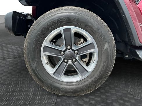 Used 2021 Jeep Wrangler Unlimited Sahara AWD/4WD image 15