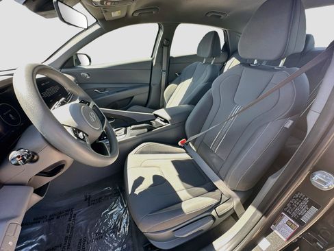 Used 2024 Hyundai Elantra SEL FWD image 13