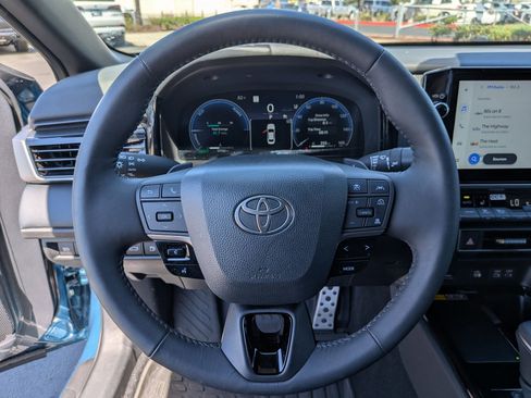 Used 2025 Toyota Camry XSE image 17