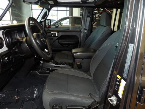 Used 2024 Jeep Wrangler Unlimited Sport AWD/4WD image 27