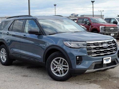 New 2026 Ford Explorer Active w/ Active Comfort Package image 3