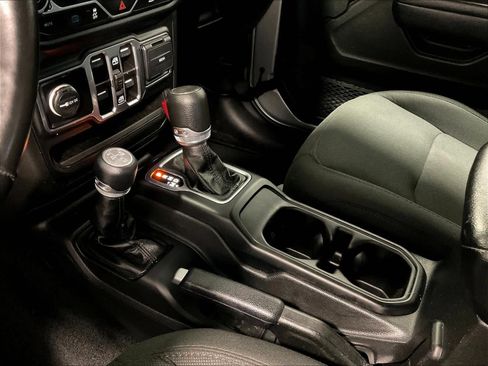 Used 2023 Jeep Wrangler Unlimited w/ Cold Weather Group image 21