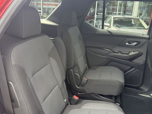 Used 2022 Chevrolet Traverse LT FWD image 26